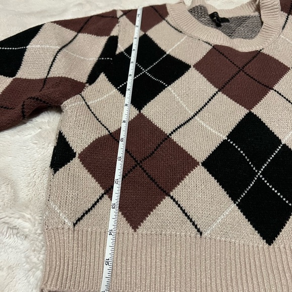 4/$20 - Cropped argyle sweater women’s size M/L (fits like women’s xs/s!!) - Picture 8 of 11